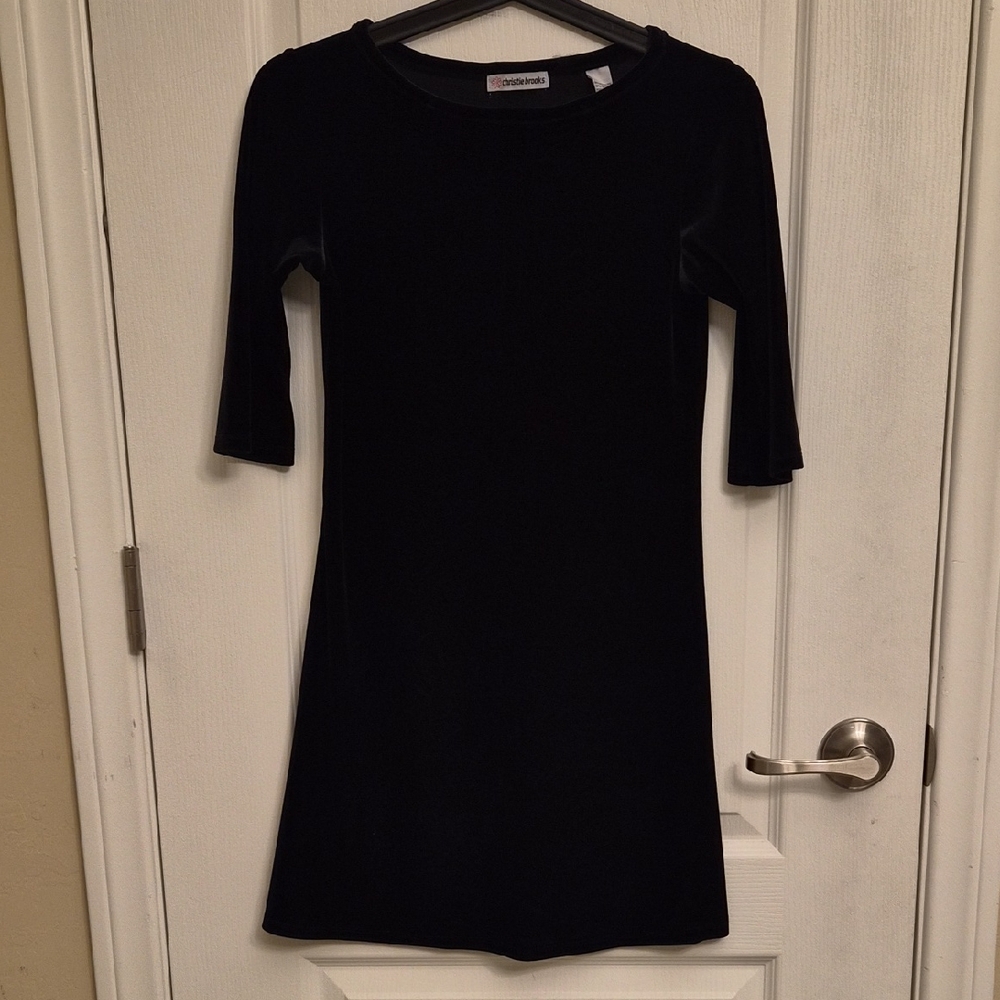 Elegant Black Velvet Mini Dress with Half Sleeves